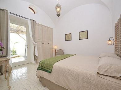 Private villa sleeps 6 in Praiano with pool by the Sea